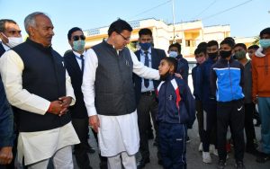 CM Dhami Met Students In Hostel