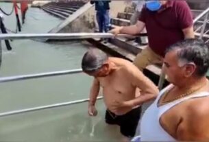 Harda Took Bath In Ganges