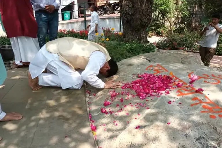 CM Pushkar In Kainchi Dham