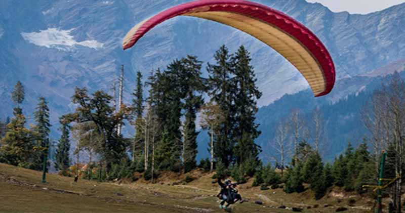 Tourist Dies During Paragliding