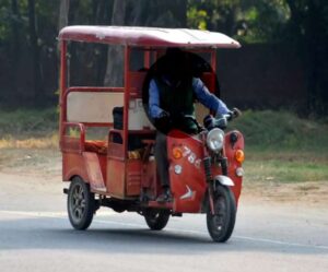 E rickshaw Driver Thrashes Constable