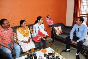 Deepak Rawat Congratulate Dikshita Joshi